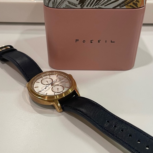 Fossil Watch - Picture 3 of 5
